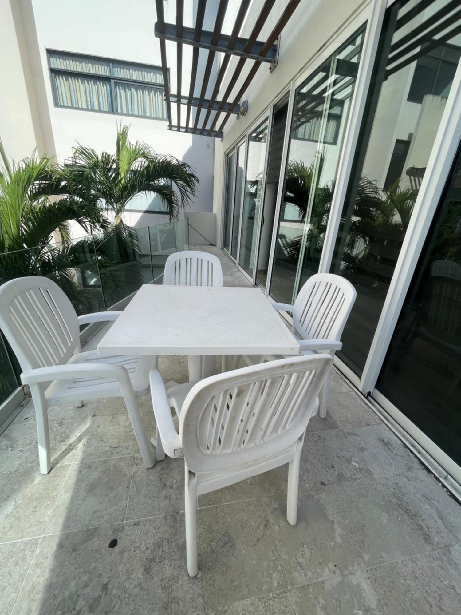 Spacious 1 Block From The Apartamento