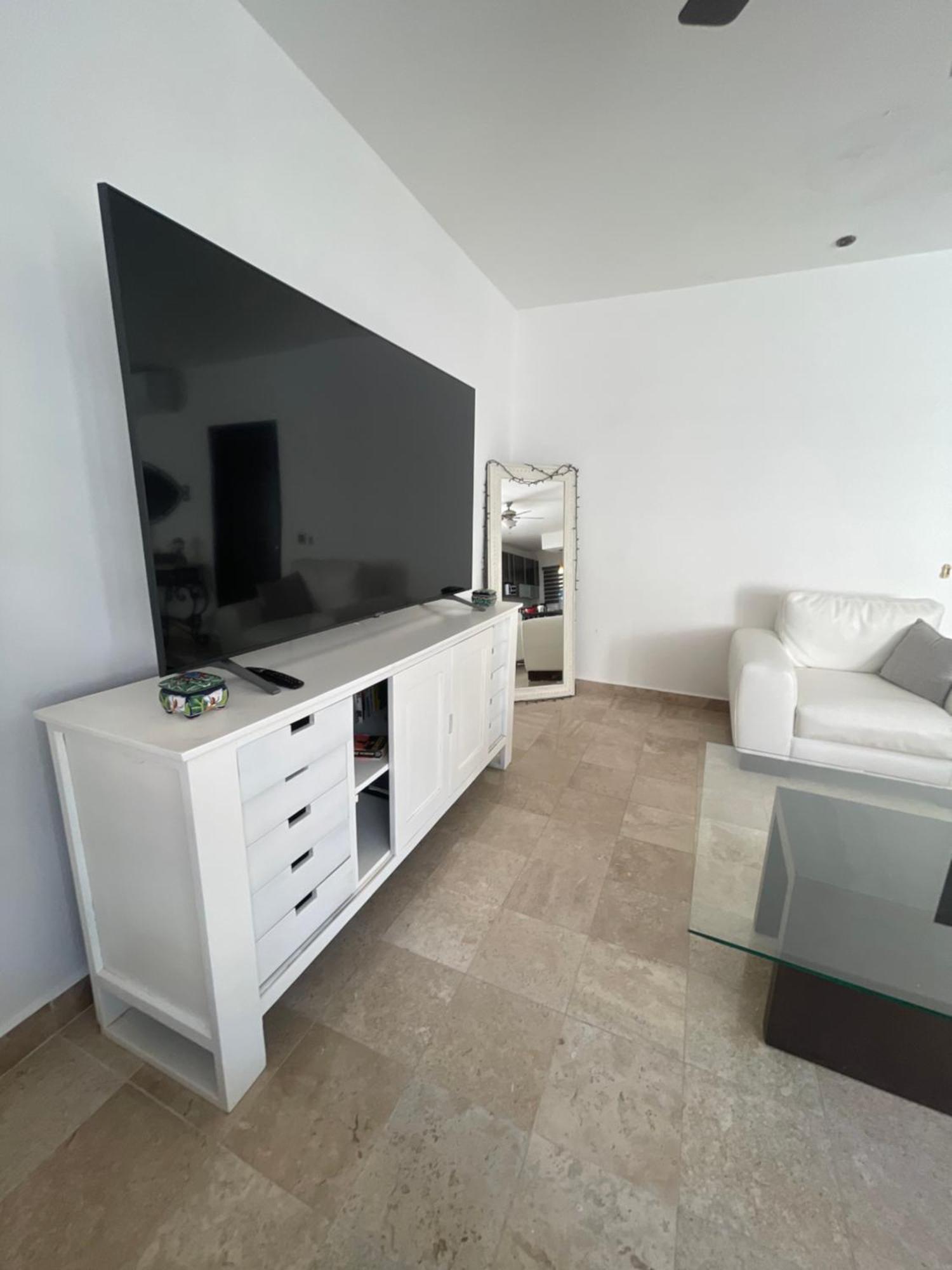 Spacious 1 Block From The Apartamento *