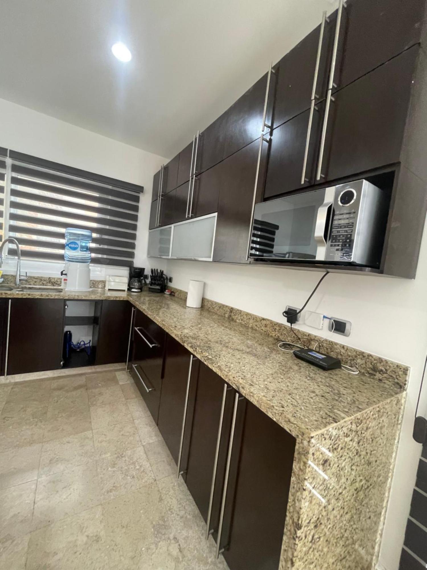 Apartamento Spacious 1 Block From The *