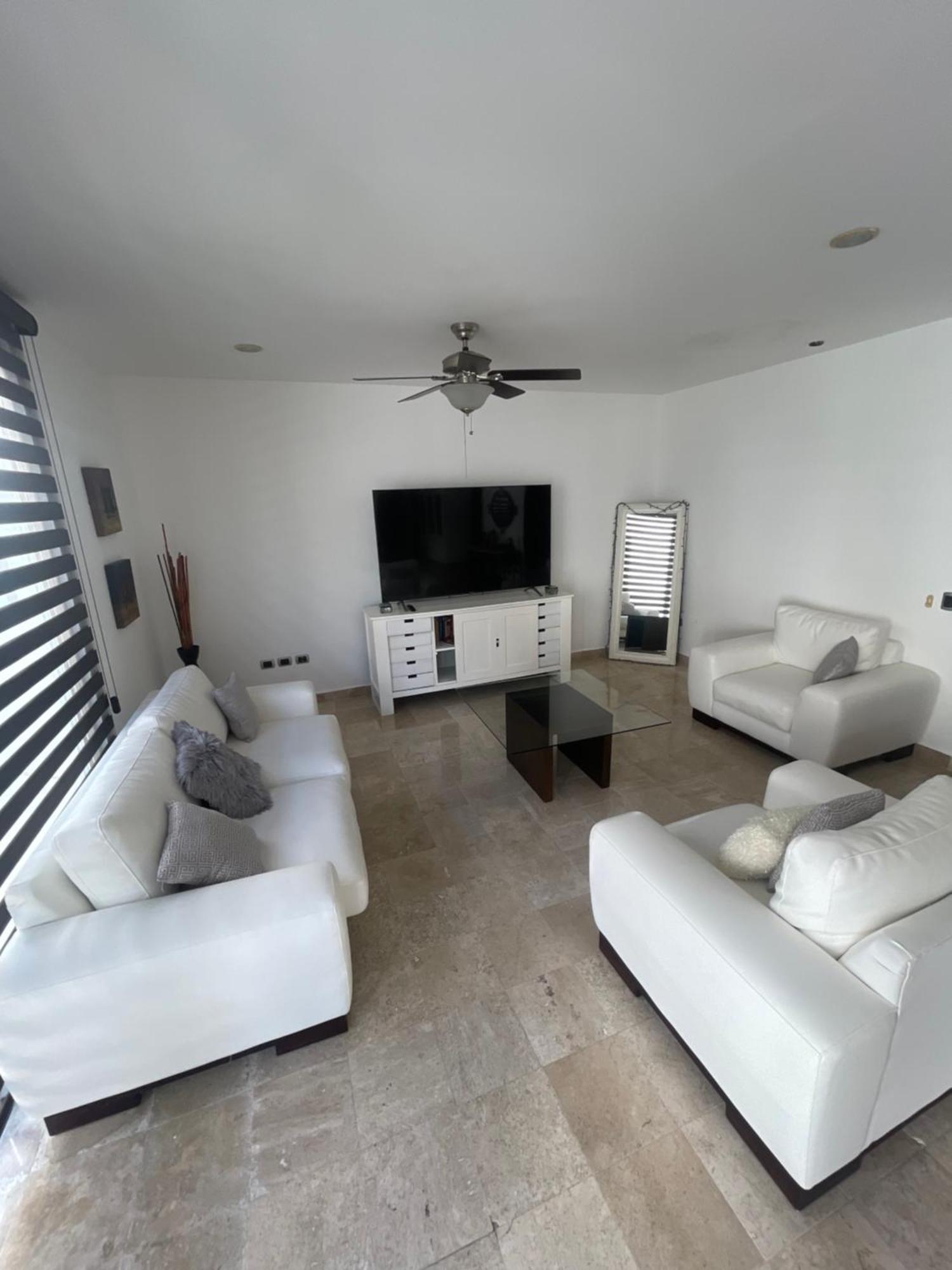 Spacious 1 Block From The Apartamento