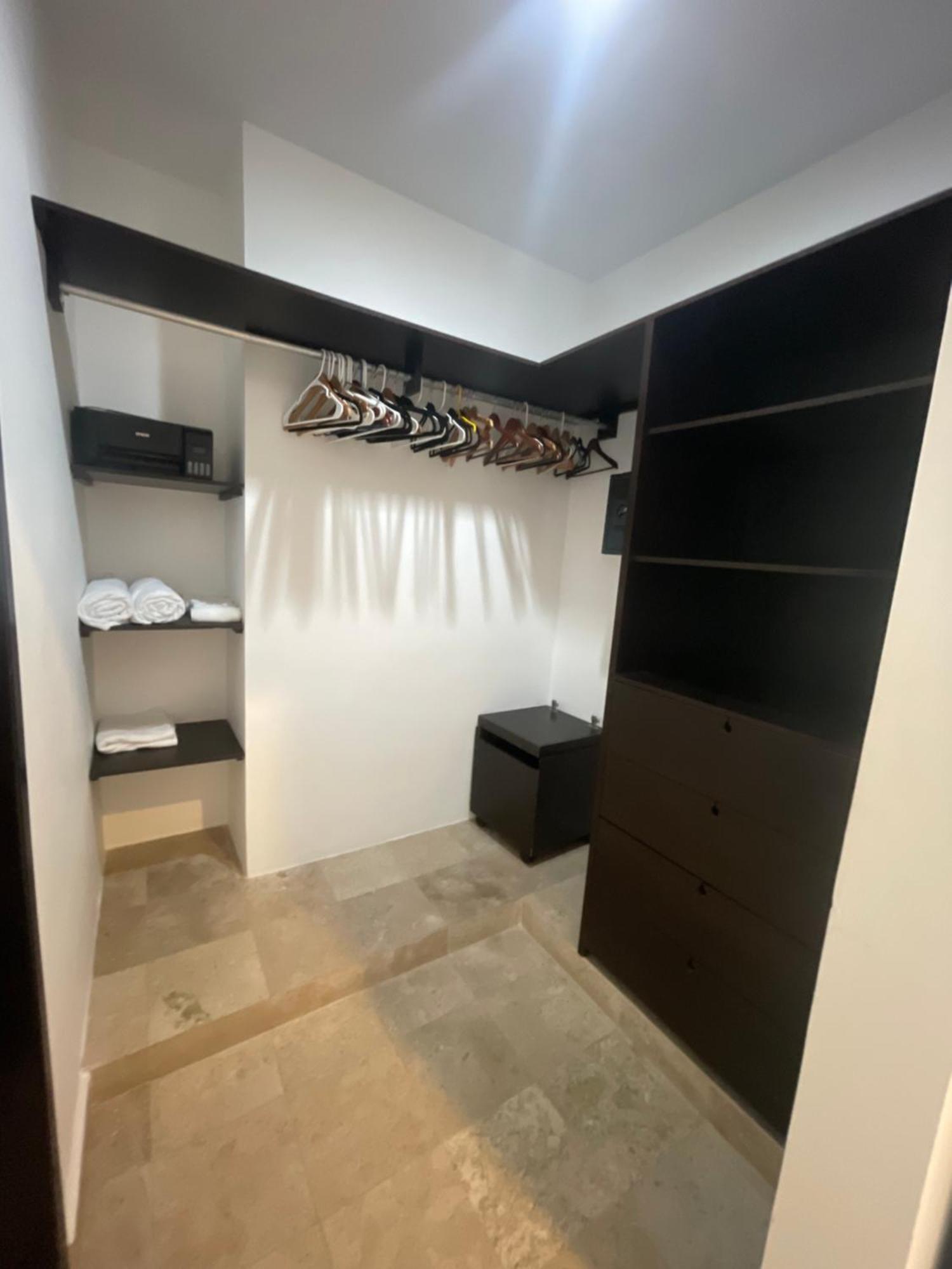 Spacious 1 Block From The Apartamento